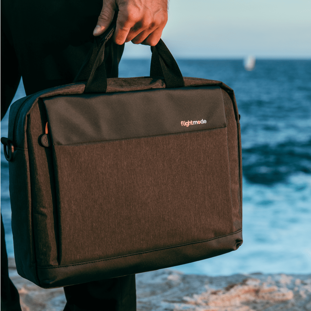 A Sleek Laptop Messenger Bag for Workdays, Flights, and Office Runs